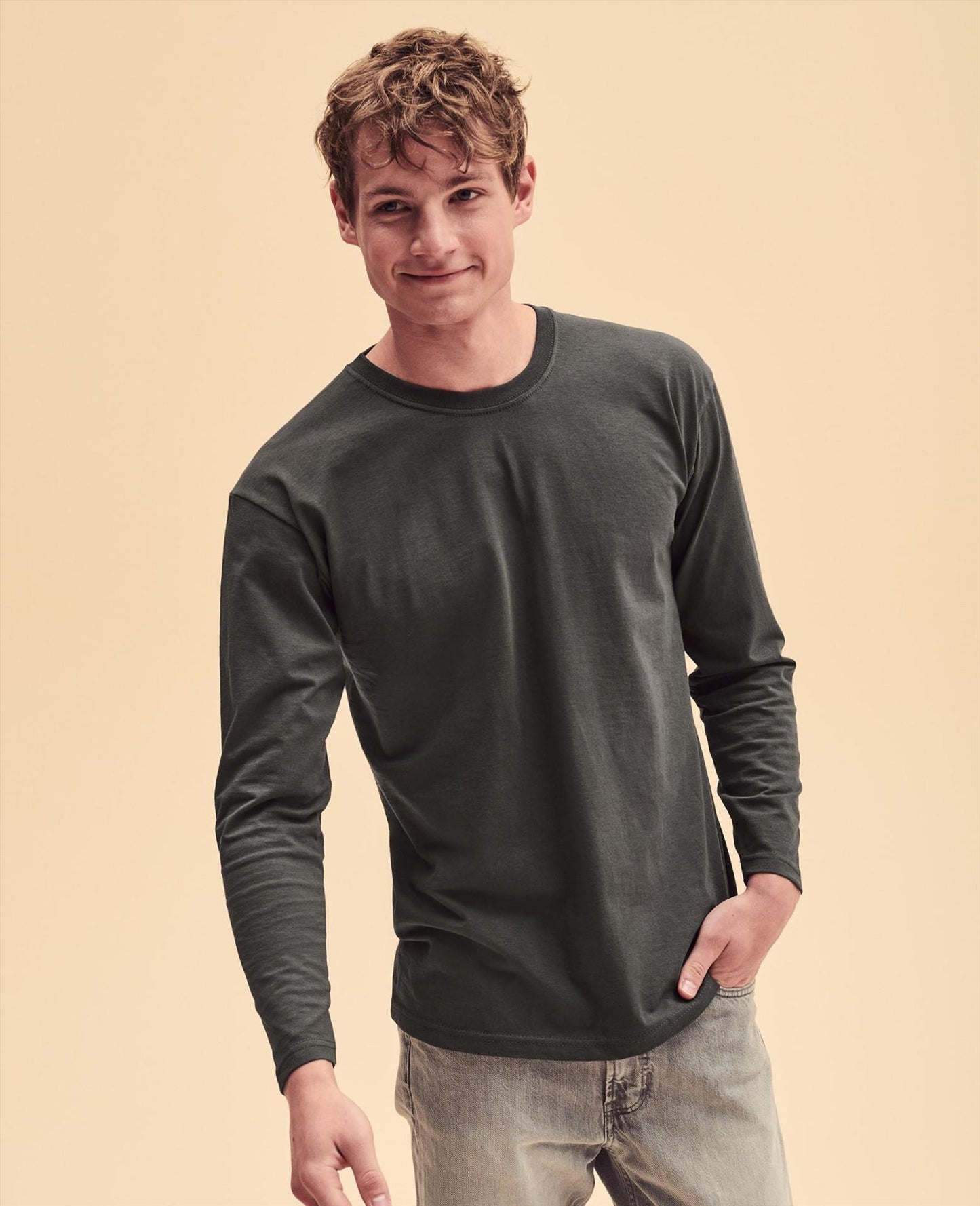F61038 - FotL Valueweight Open End 165 Regular Fit L/S Tee Adult